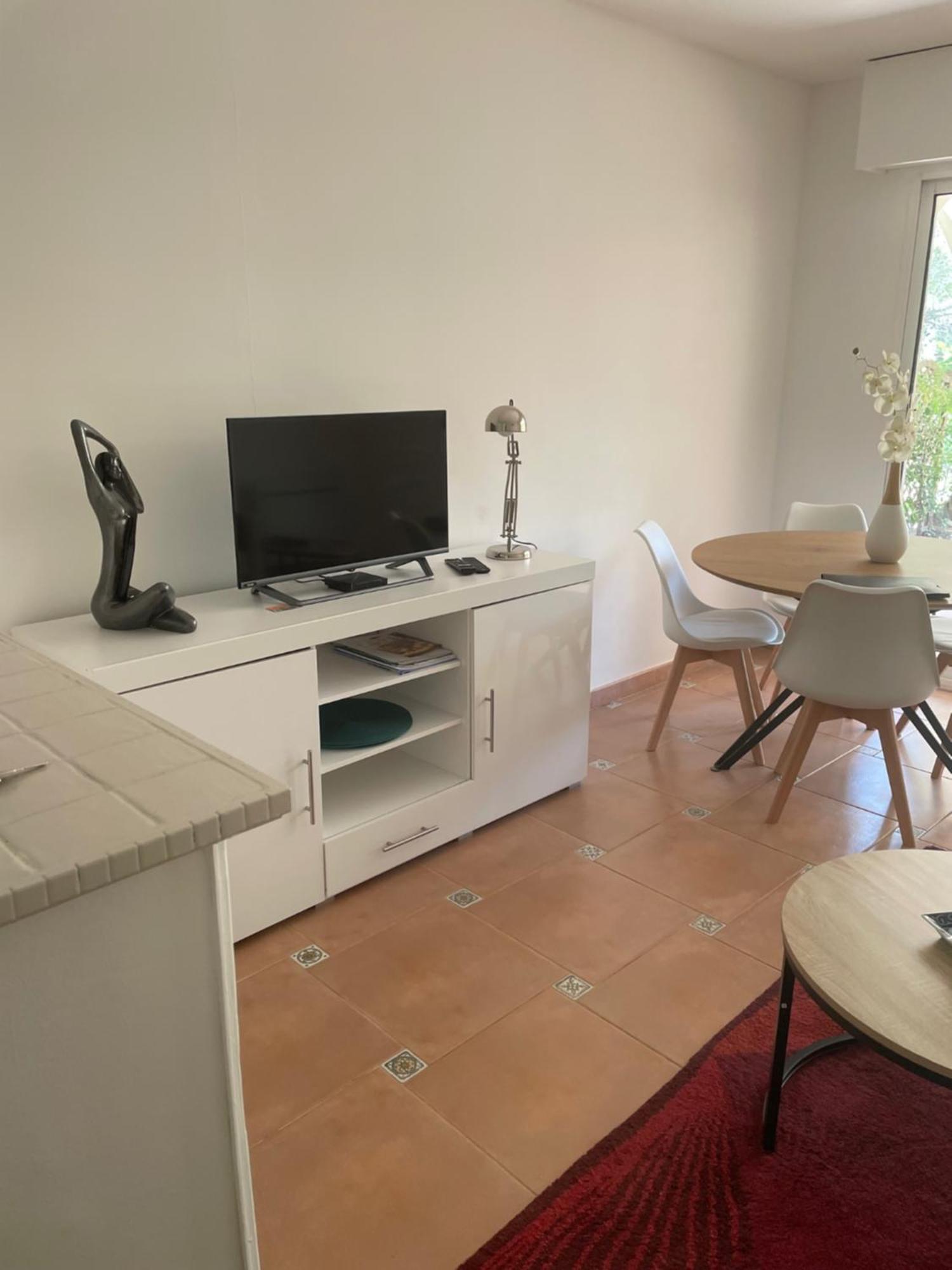 2 Pieces Saint Raphael Renove, Classe 4 Etoiles, 100 M Plages, Piscine, Tennis, Parc, Terrasse, Jardin Privatif Exterior foto