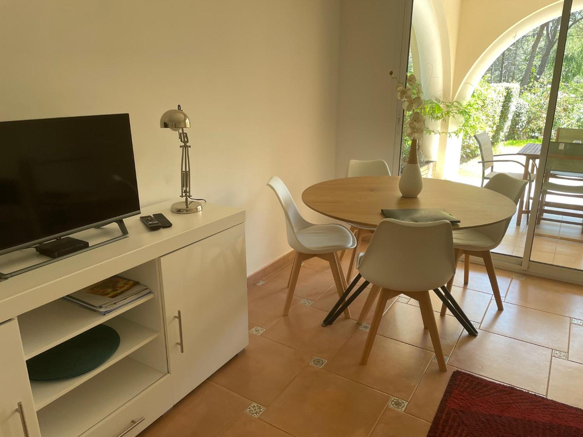 2 Pieces Saint Raphael Renove, Classe 4 Etoiles, 100 M Plages, Piscine, Tennis, Parc, Terrasse, Jardin Privatif Exterior foto