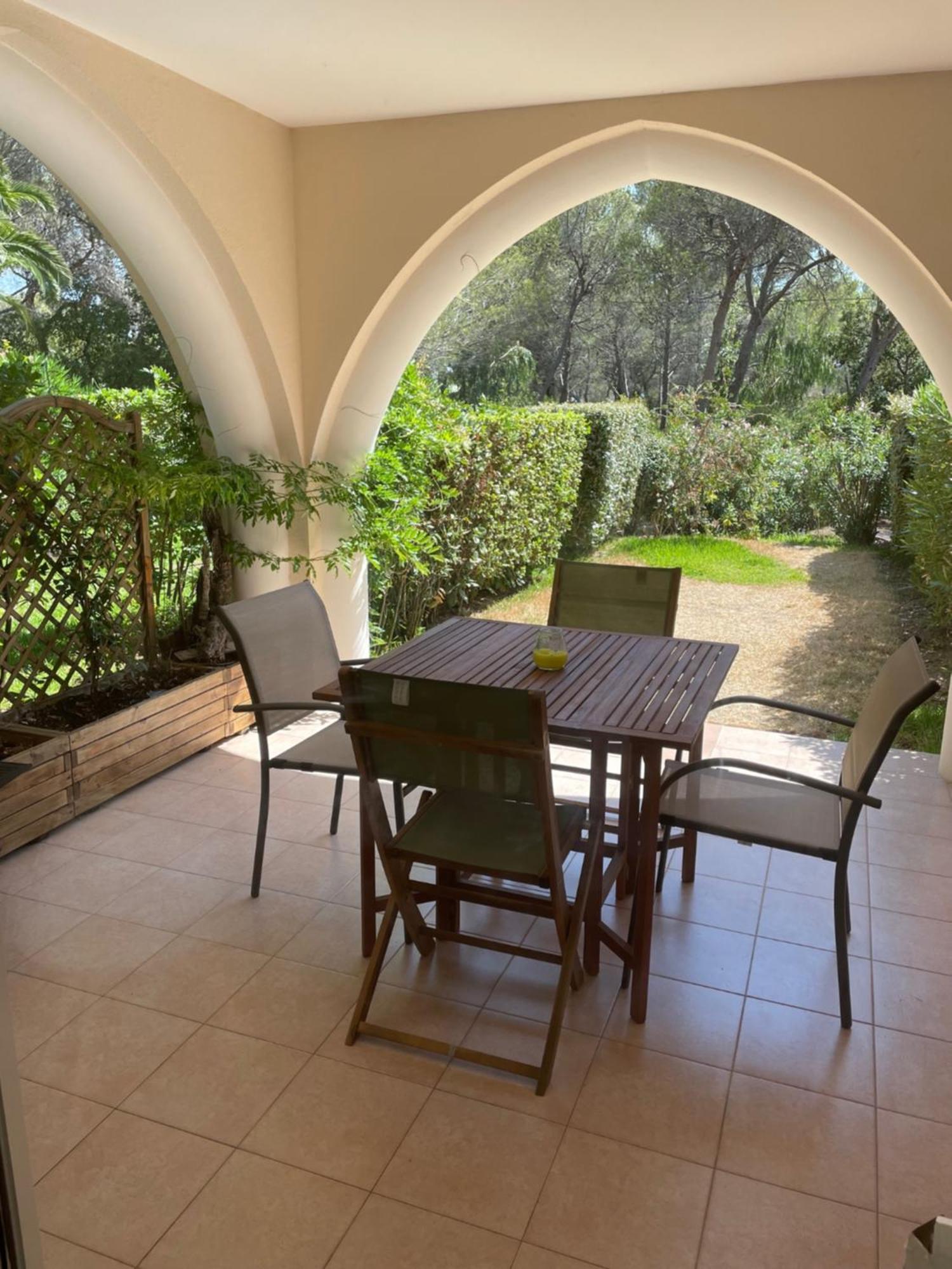 2 Pieces Saint Raphael Renove, Classe 4 Etoiles, 100 M Plages, Piscine, Tennis, Parc, Terrasse, Jardin Privatif Exterior foto
