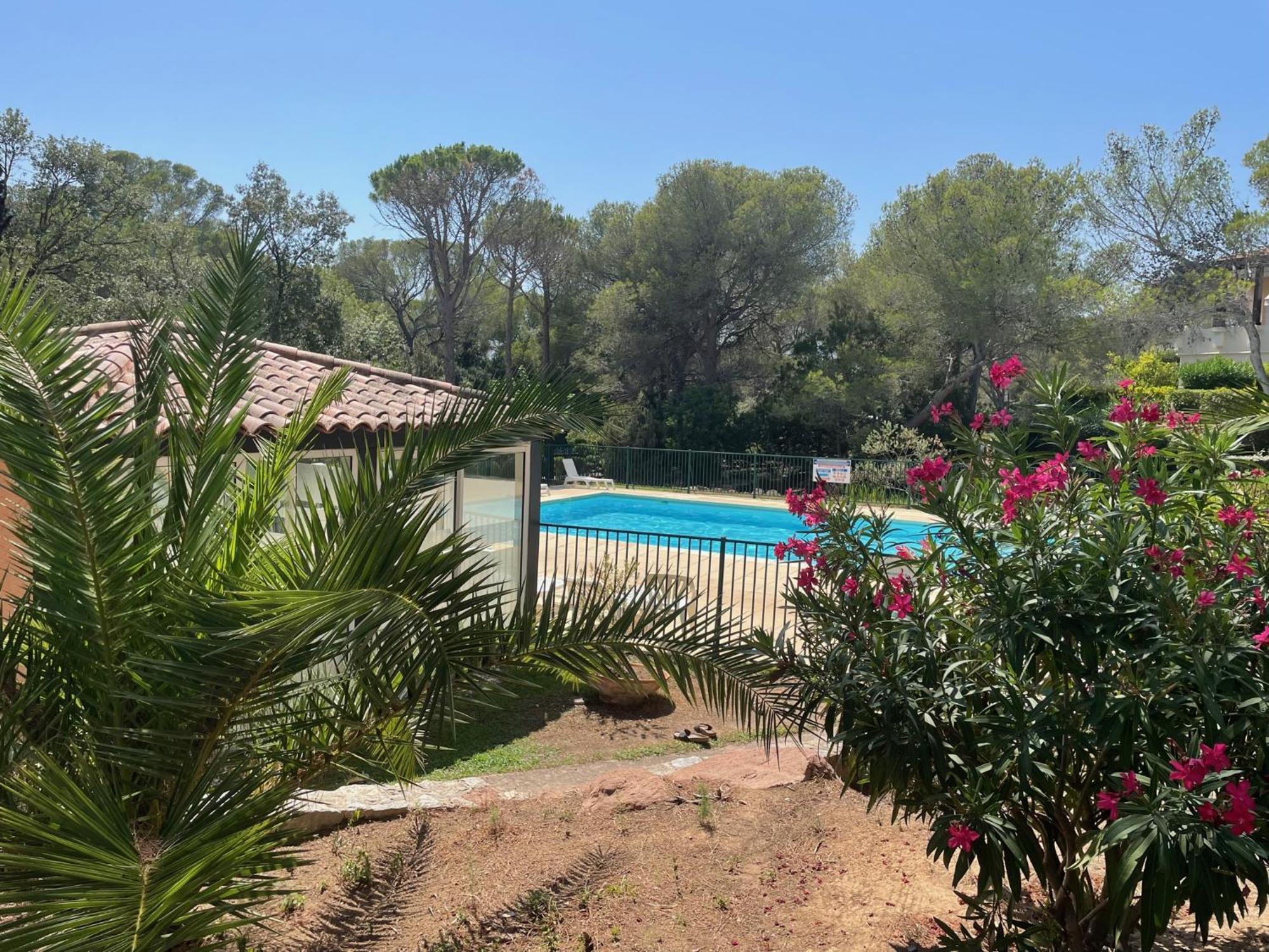 2 Pieces Saint Raphael Renove, Classe 4 Etoiles, 100 M Plages, Piscine, Tennis, Parc, Terrasse, Jardin Privatif Exterior foto